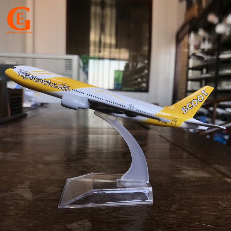 โมเดลเครื่องบิน Scoot Airways Boeing 777 ขนาด 16 ซม. พร้อมเกียร์แลนดิ้ง