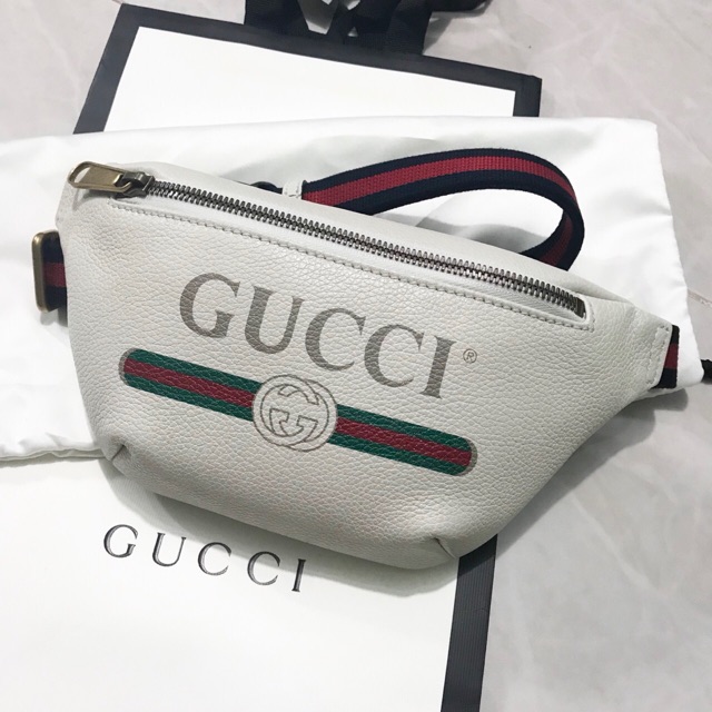 กระเป๋าคาดอก Gucci สีขาว