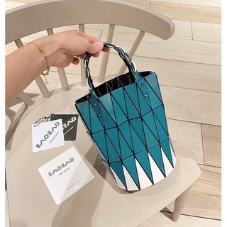 BAO BAO ISSEY MIYAKE ZIG-ZAG PATTERN TRIANGLE BASKET HANDBAG กระเป๋าถือ แบรนด์บาวบาว อิซเซ่ มิยาเกะ ซิกแซ็ก