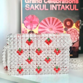 กระเป๋าลูกปัดเชอร์รี่ Crystal Cherry Bag สวยเด่นมาแต่ไกล น่ารักมากมายค่ะ