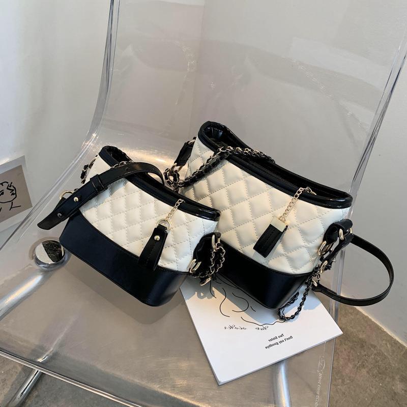 Ielgy กระเป๋าสตรีหนึ่งไหล่ PU แฟชั่นทุกการแข่งขัน tote ช้อปปิ้งสีดํา casual ความจุขนาดใหญ่
