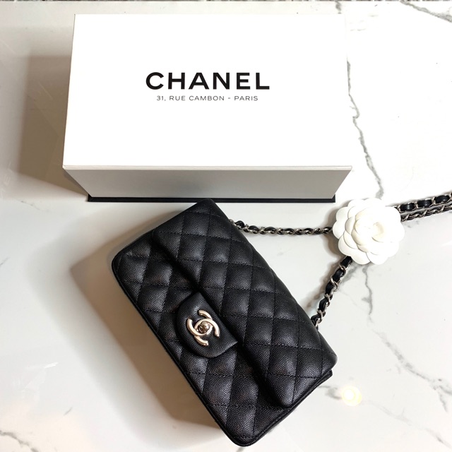 Used vary like new Chanel mini 8” shw holo24
