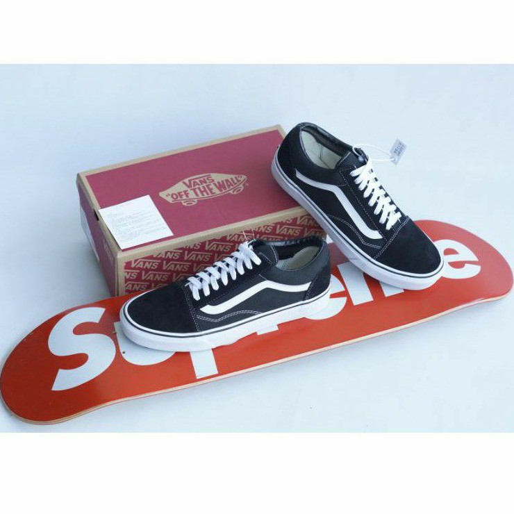 รองเท้าผ้าใบ Oldskool Vans - สีดําและสีขาว