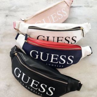 NEW guess fanny กระเป๋าคาดอก สุดฮิตมาแรง