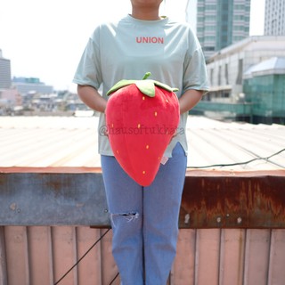 หมอนอิง Strawberry สตรอเบอรี่ ตัวนุ่ม 35cm สตรอเบอร์รี่