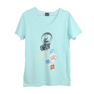 เสื้อยืดคอวีสีเขียว ผู้หญิง พิมพ์ลายกล้องราคา 50 บาท