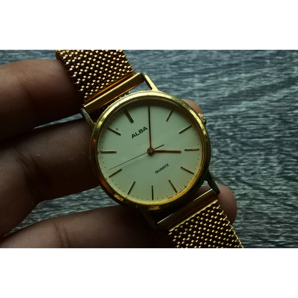 นาฬิกา Vintage มือสองญี่ปุ่น ALBA ระบบ Quartz ผู้ชาย ทรงกลม กรอบทอง หน้าขาว หน้าปัด 33mm