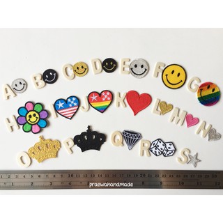 Smiley Iron-on patch ตัวรีดติดเสื้อรูปหน้ายิ้มขนาดเล็ก