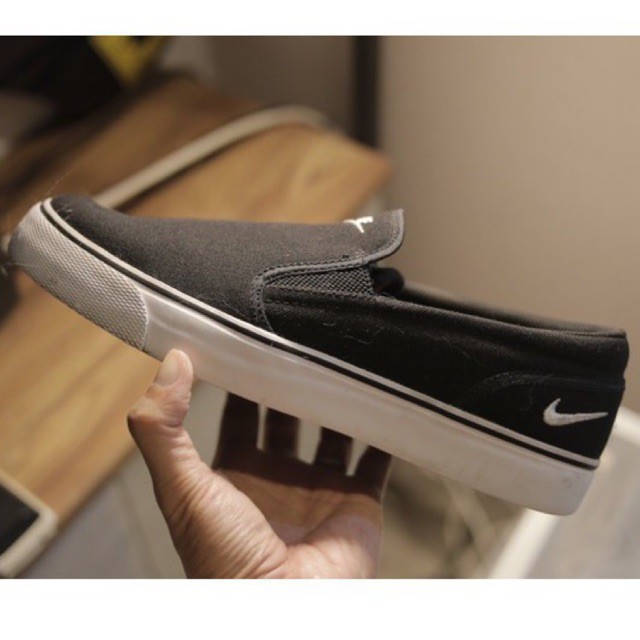 รองเท้า Nike Toki Canvas Slip on แท้ 100% สภาพดี