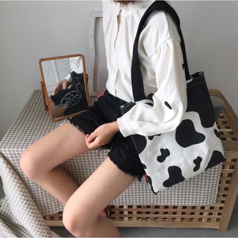 กระเป๋าผ้าลายวัว Cow