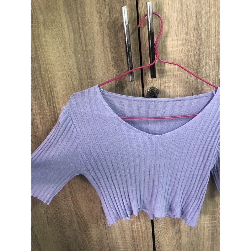 เสื้อครอปไหมพรมสีม่วง