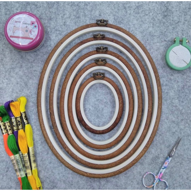 Nurge Flexi Hoops สะดึงพลาสติกลายไม้ พร้อมตะขอแขวนโชว์ made in EU