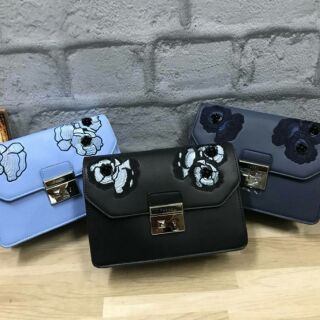 💕 Pedro Push-Lock Crossbody Bag รุ่นใหม่ชนช้อปจากแบรนด์ดังในเครือcharles&amp;Keithของสิงคโปร์