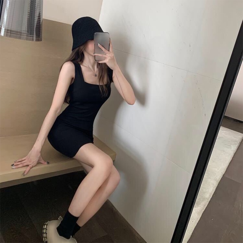 มินิเดรสคอเหลี่ยมกระโปรงสั้น