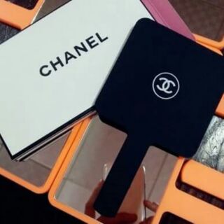 กระจกChanel แบบด้ามสำหรับพกพาได้ค่ะ สินค้ามาพร้อมกล่อง 