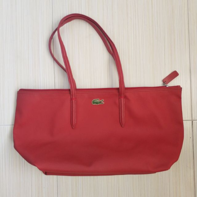 กระเป๋ามือสองสภาพดีเวอร์ สีแดงสดใส ยี่อห้อ Lacoste