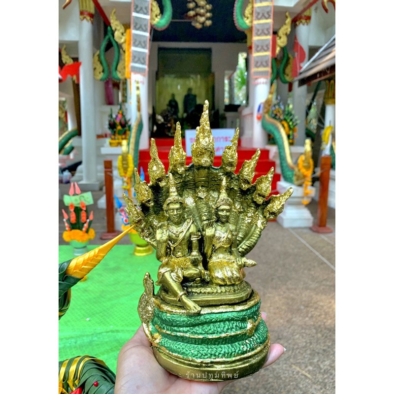 รูปปั้นปู่ศรีสุทโธแม่ย่าศรีปทุมมานั่งบัลลังค์พญานาค9เศียร ขนาด 8 นิ้ว