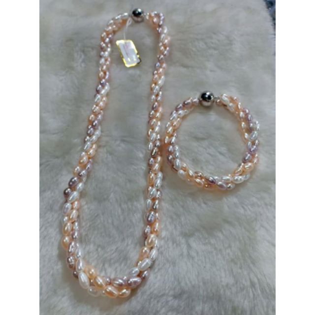 สร้อยมุกเกลียว  สามสาย