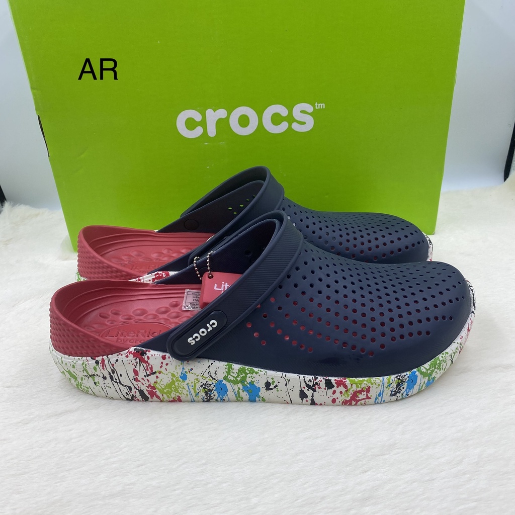 รองเท้าcrocsของผู้ชาย ลายมาใหม่ งานสวย ราคาไม่แพง เบานุ่มใส่สบาย งานสวยทุกสี
