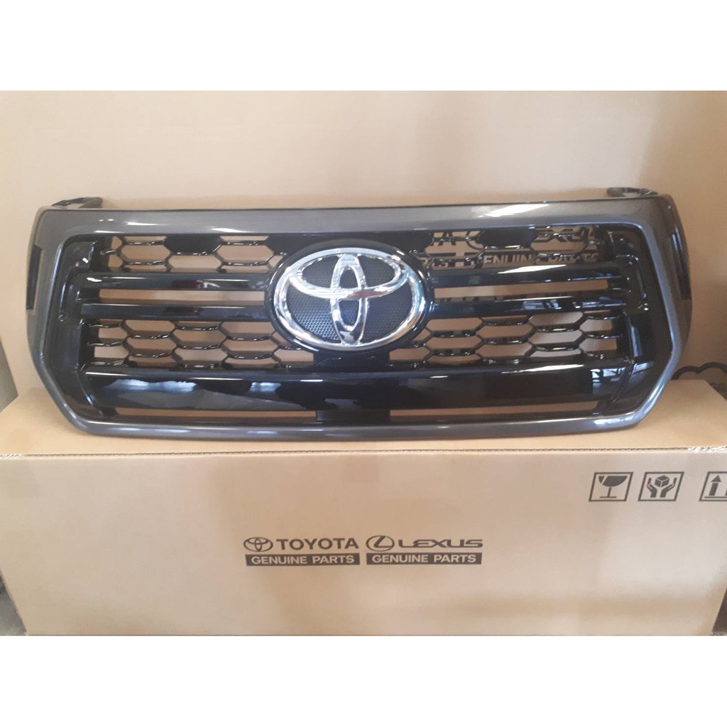 (ของแท้) 53100-YP060 หรือ 53100-YP061 กระจังหน้า โตโยต้า รีโว่ Toyota REVO ROCCO A4 สีเทาดำ 2015-201