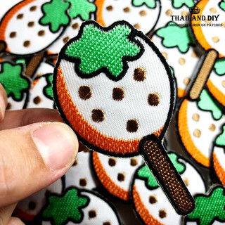 ตัวรีด อมยิ้ม สตอเบอรี่ งานปัก สตรอว์เบอร์รี ขาว ขนม lollipop Strawberry wop Patch DIY ตัวรีดติดเสื้อ อาร์ม ตัวรีดอมยิ้ม