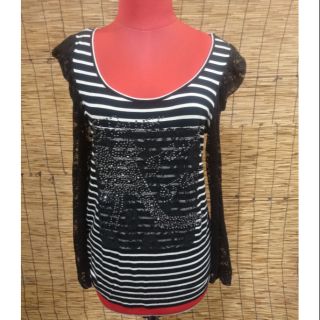 เสื้อยืดเข้ารูปแต่งแขนลูกไม้DK.X