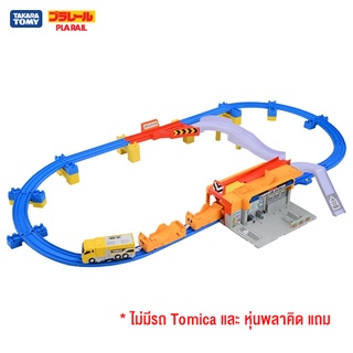 Takara Tomy Play Plarail with Tomica! with Auto Loading/Unloading Car Port