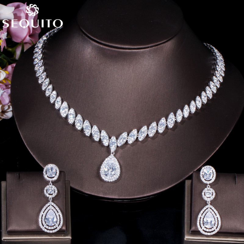 Sequito Elegant พราว CZ คริสตัลงานแต่งงานจี้สร้อยคอชุดผู้หญิงสีขาวชุบทองยาว Dangle ต่างหูชุด JS022