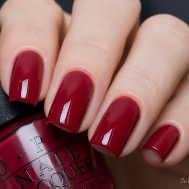 OPI - Amore at the Grand Canal สีแดงกล่ำ เนื้อสีสวย ได้ลุคที่ดูหรูหรา