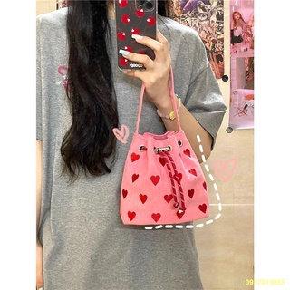 🍒Hot Saleกระเป๋าผ้าแคนวาสปักลายหัวใจ 2022 New One Shoulder Messenger Mini Bucket Bag