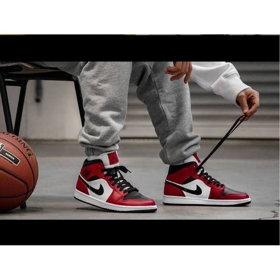 Nike Air Jordan 1 Mid Chicago Black Toe 2020 **สอบถามไซส์ก่อนสั่งซื้อทุกครั้งนะครับ**