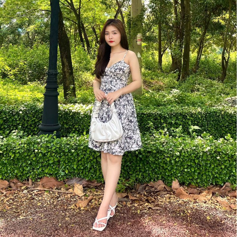 Awo Flared Two-String Dress ลายโดดเด่น