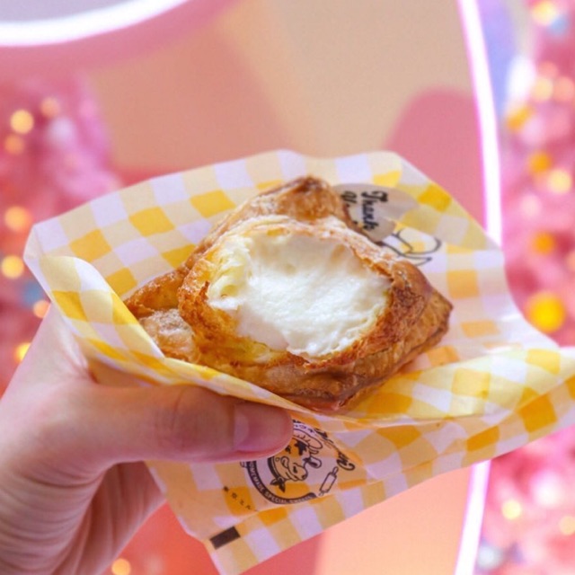 Cheese pie Tokyo Milk Cheese Factory