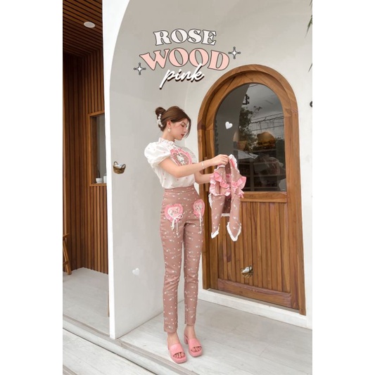 BLT BRAND :  🌸 𝐑𝐨𝐬𝐞𝐖𝐨𝐨𝐝 𝐏𝐢𝐧𝐤 💗 Size M