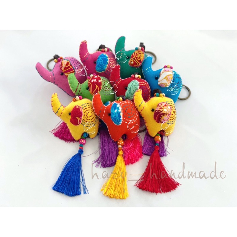 พวงกุญแจช้าง Elephant keychain ขนาดประมาณ 2.5 x 2.5 นิ้ว ผ้าไทย ของฝากน่ารัก handmade ของชำร่วย ของพื้นเมือเชียงใหม่