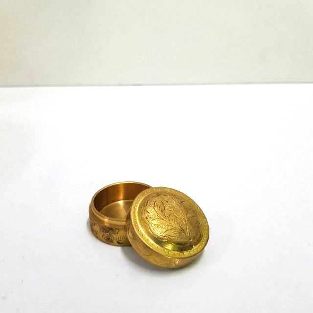 Brass byfa อุปกรณ์เครื่องหมาก ชุดเชี่ยนหมาก ตอกลายงานช่างฝีมือ ลายดอก ใบไม้ ลายไทยสวยงาม9” ราคา ถูกที่สุด ดีลบีเคเค แกลเลอรีภาพที่ 9