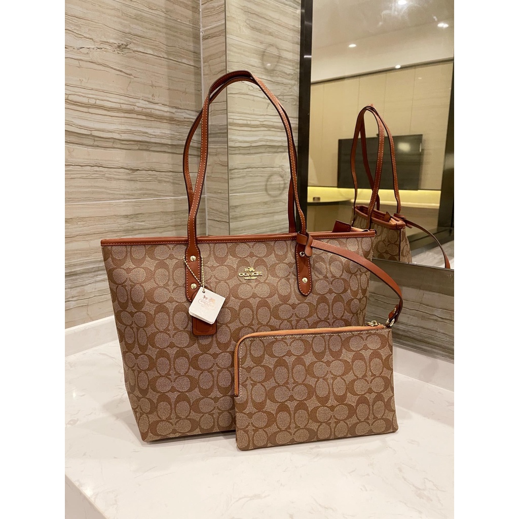 Desfiladero yo mismo evitar Coach shopping bag with perfect details, fried chicken and practical, super  attire, often matching, must-have for travel | Shopee Thailand