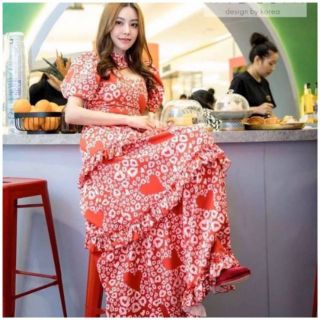Maxi Dress แม็กซี่เดรสคอกลมแขนตุ๊กตา ช่วงอกเจาะเว้าหยดน้ำ เอวแต่งชั้นๆ
