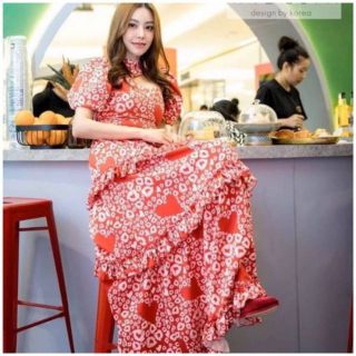 Maxi Dress แม็กซี่เดรสคอกลมแขนตุ๊กตา ช่วงอกเจาะเว้าหยดน้ำ เอวแต่งชั้นๆ