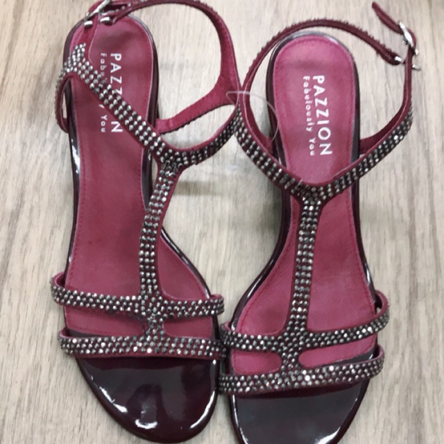 รองเท้ารัดส้นเตี้ย pazzion