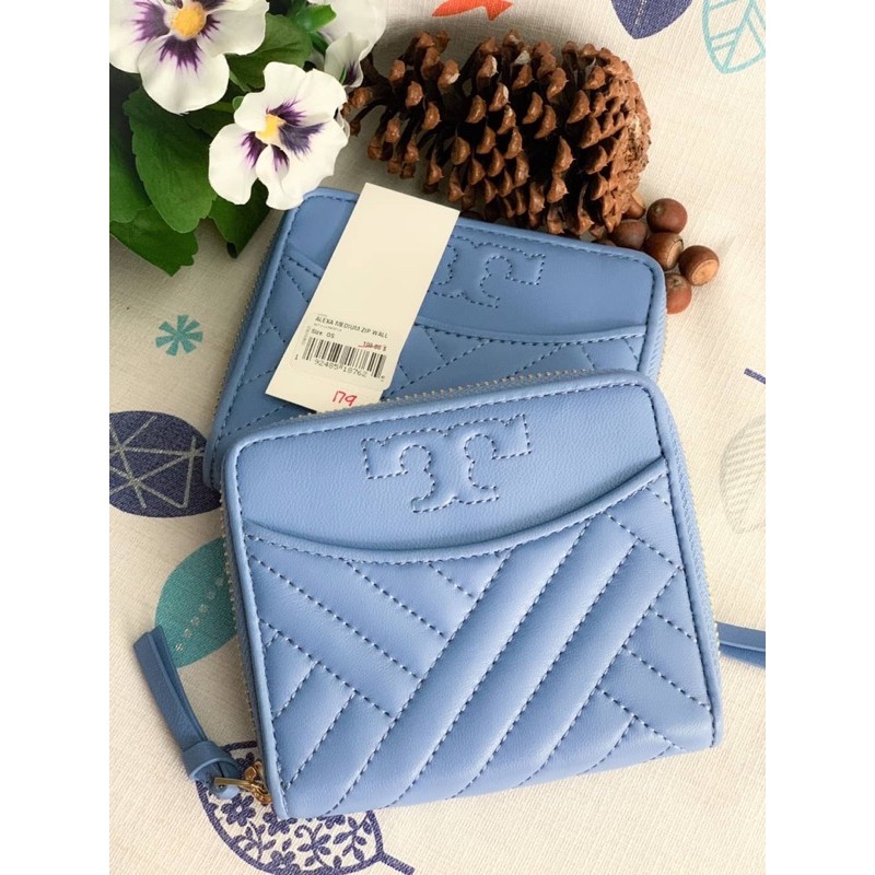(ผ่อน0%) ❄️Tory Burch❄️ ❄️Alexa Medium Zip Wallet ❄️กระเป๋าสตางค์ซิปรอบ ใบเล็ก หนังแท้ สีฟ้า