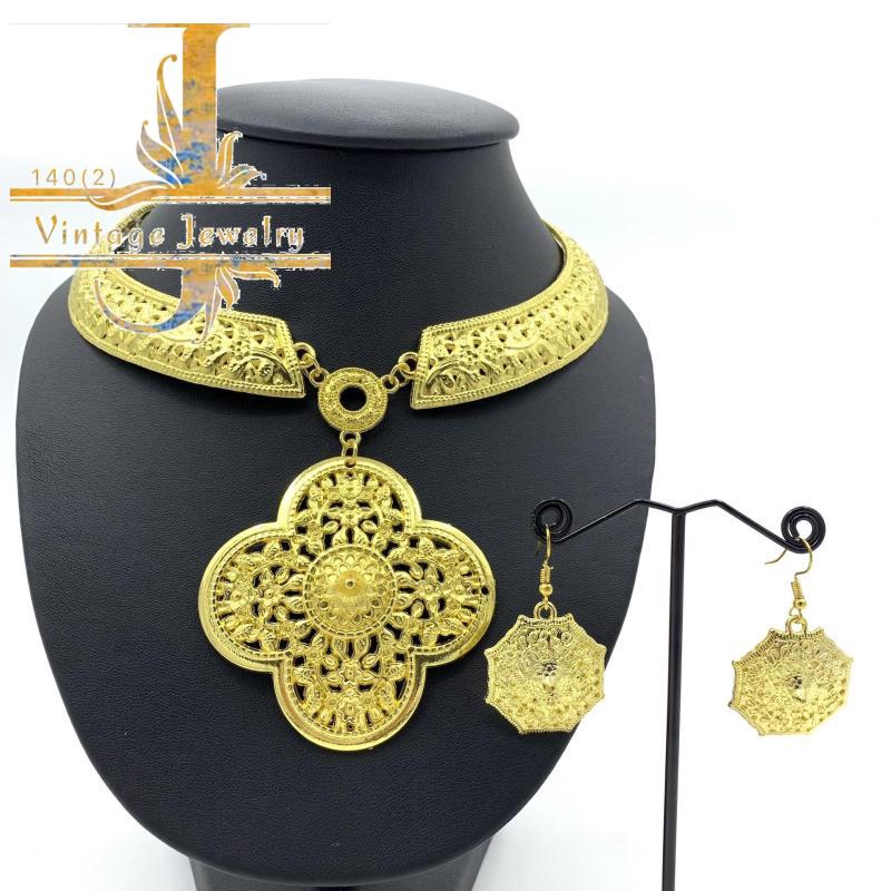 Vintage jewelry สร้อยอีสานชุดล้านนาไทสร้อยเงินต่างหูสีทอง Isaan set Lanna Thai silver gold  necklace and earring