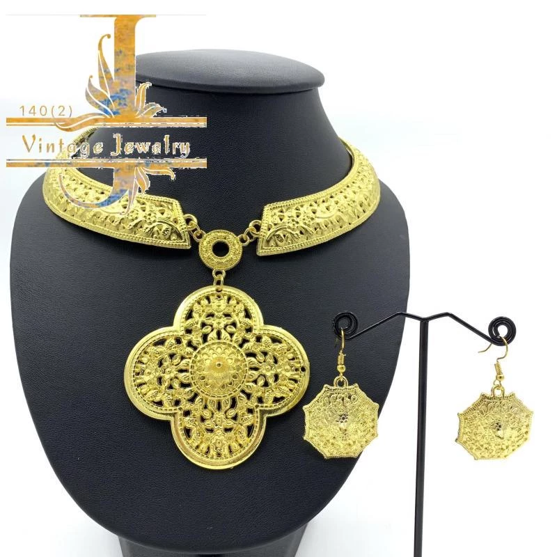 Vintage jewelry สร้อยอีสานชุดล้านนาไทสร้อยเงินต่างหูสีทอง Isaan set Lanna Thai silver gold necklace and earring