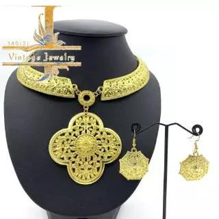 Vintage jewelry สร้อยอีสานชุดล้านนาไทสร้อยเงินต่างหูสีทอง Isaan set Lanna Thai silver gold necklace and earring