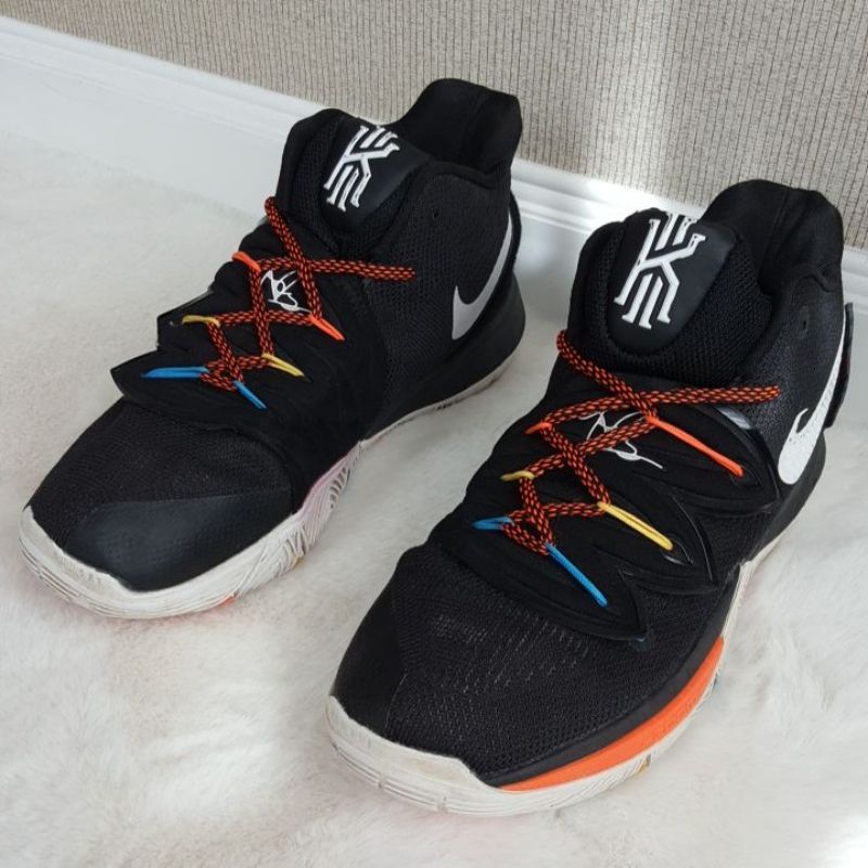 รองเท้ามือสอง Nike Kyrie 5 Friends (Size 40 / 25 Cm.)