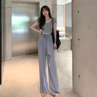 เสื้อยืดสลิมมิ่งรูปตัวยู + กางเกงขากว้างเอวสูง ชุดเซ็ตผ้านุ่มใส่สบาย ชุดเซ็ตสีพื้น