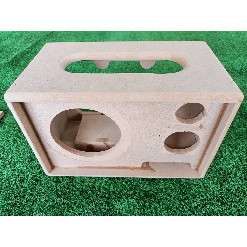 ตู้ DIY ลมหน้าแบบกั้นห้องเสียงกลาง ซับ4.5 นิ้ว กลาง2นิ้ว แหลม1.5นิ้ว ขนาดตู้26*16*15 ช่องเพลส17*5