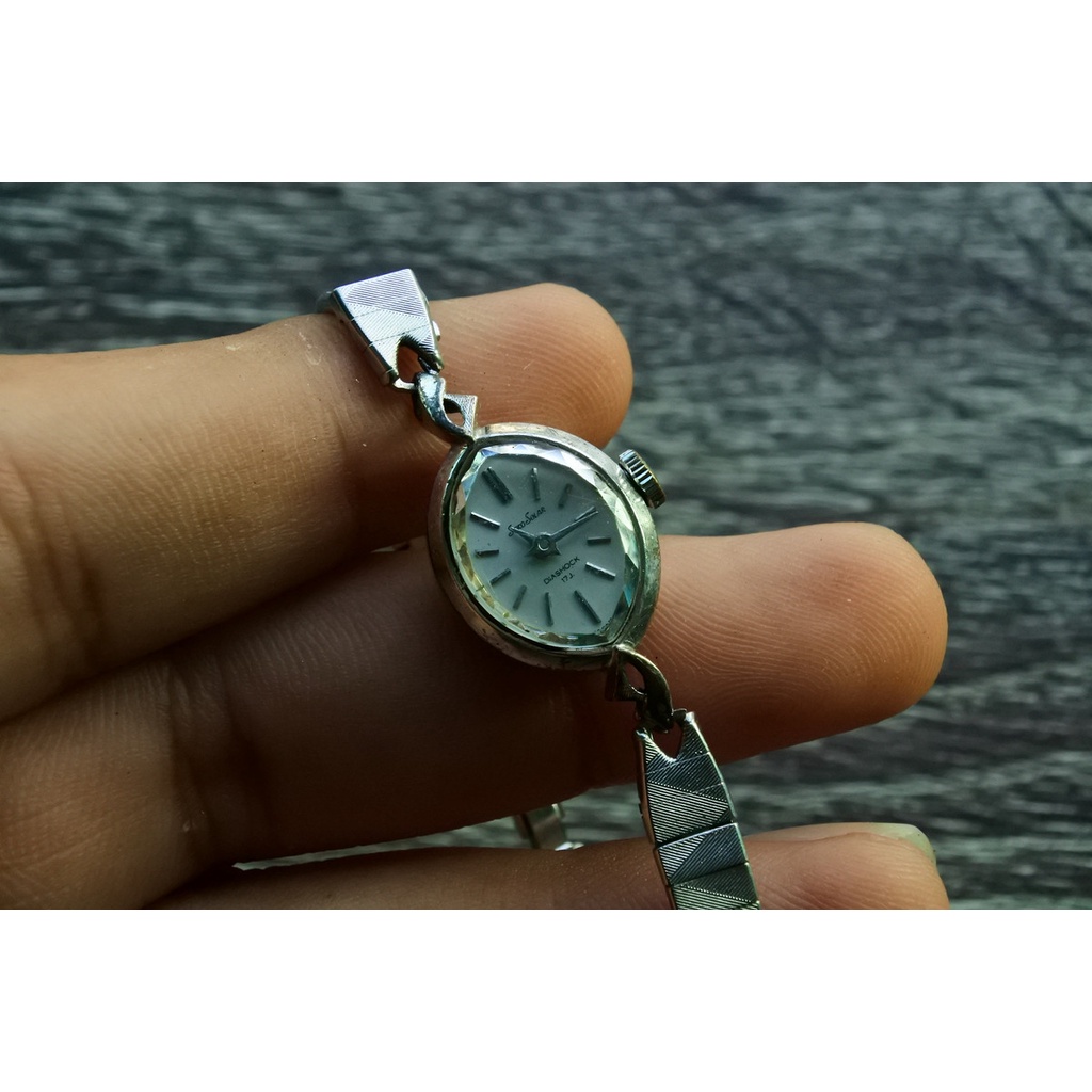 นาฬิกา Vintage มือสองญี่ปุ่น SEIKO SOLARระบบไขลาน ผู้หญิง ทรงกลมวงรี กรอบเงิน หน้าขาว หน้าปัด 16mm