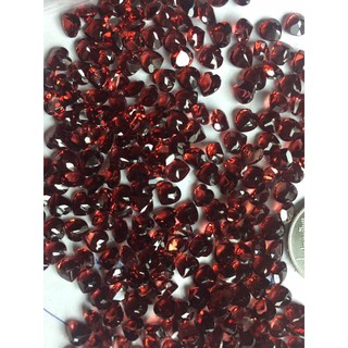 โกเมน ( Natural Garnet ) ขนาด 5.0 mm. สีเปิด เนื้อแก้ว สะอาดเคลียร์ทุกเม็ด #ดิบจากธรรมชาติ ( 1 ชุด มี 10 กะรัตค่ะ )