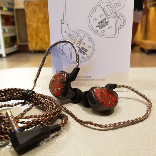 Kz Es4 ของแท้ รับประกันศูนย์ไทย มาพร้อมสายถักคุณภาพสูง มีหน้าร้านที่ Terminal21 หูฟัง 2 ไดร์เวอร์ 1B